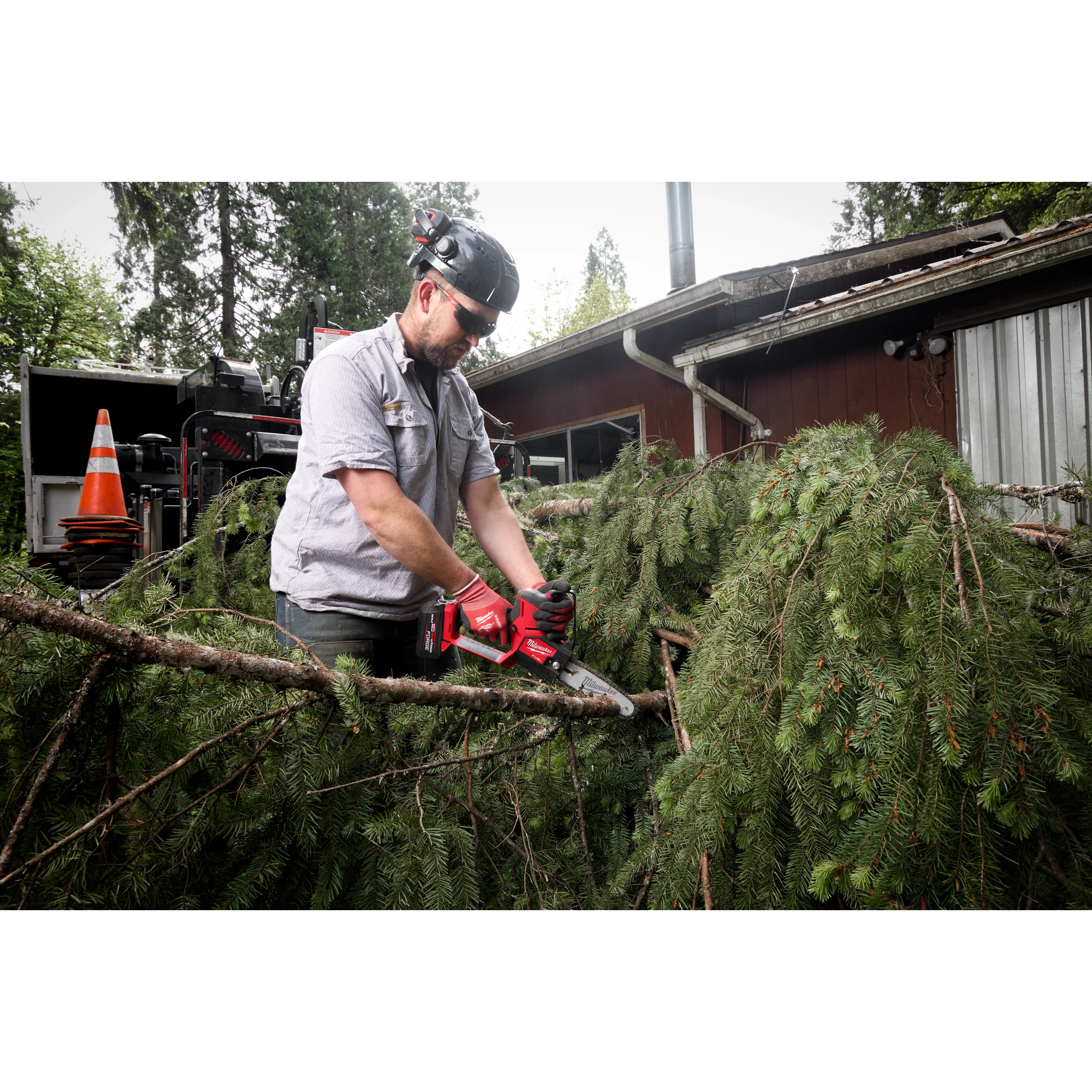 M18 FUEL™ HATCHET™ 8" Pruning Saw