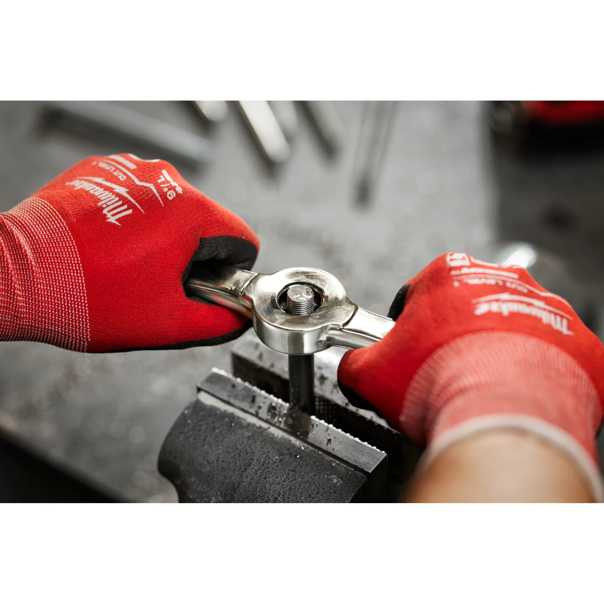 Worker using the Hex-LOK™ 2-in-1 Threading Handle​